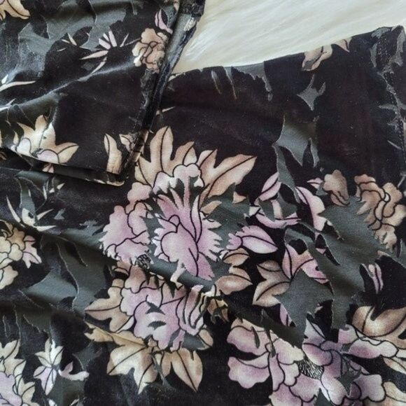 The Limited Floral Velvet Bell Sleeve Shirt Size XS - Picture 2 of 10
